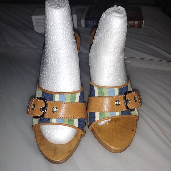 Coach - Picture 4 of 9